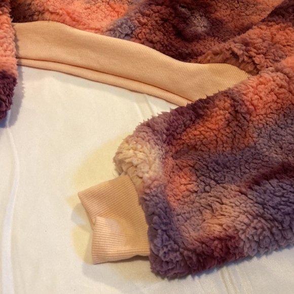 Derek heart NWT fuzzy tie dye crop size M - Picture 3 of 5